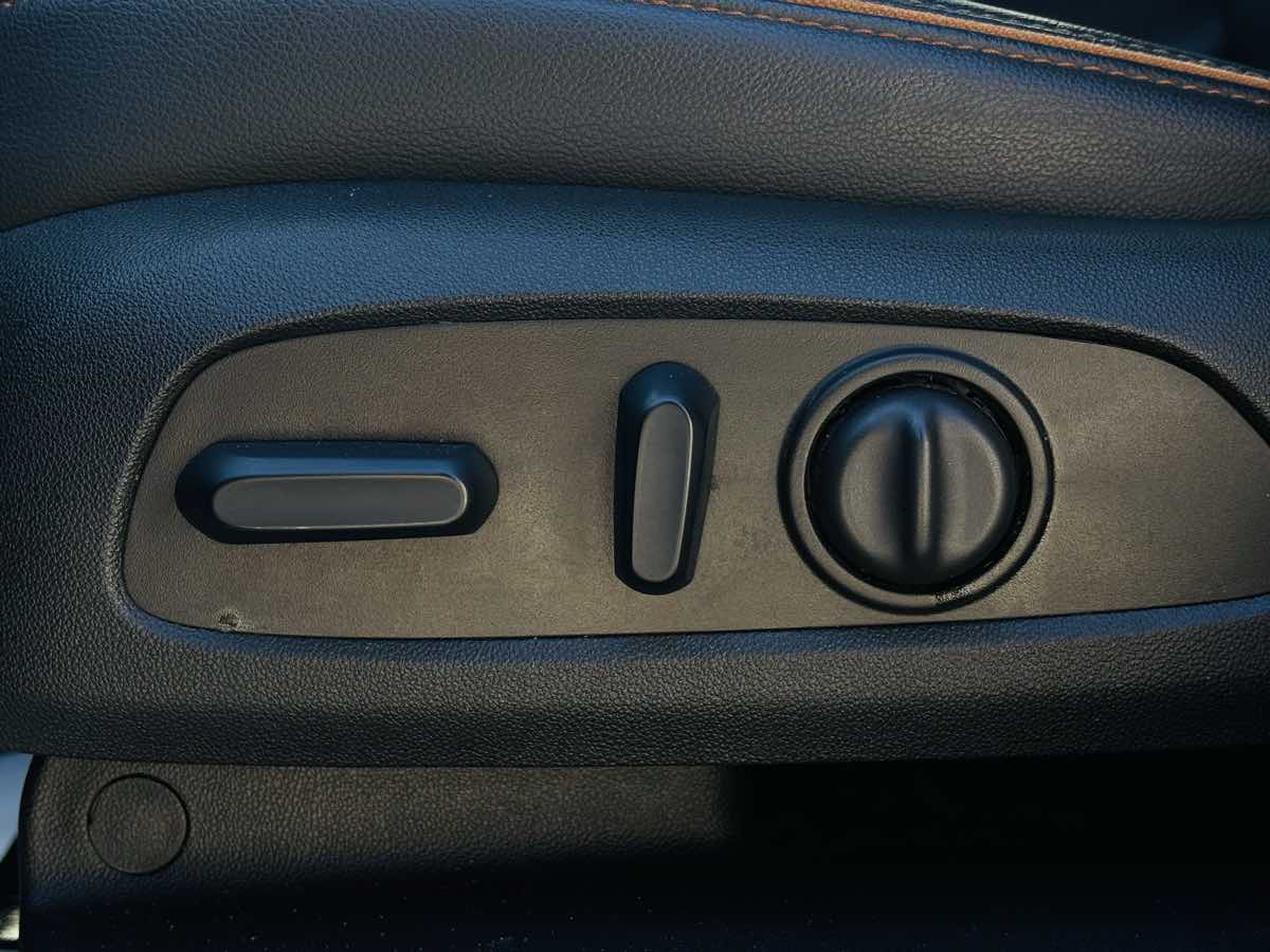 Photo 31 of this GMC Acadia