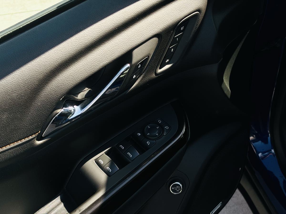 Photo 33 of this GMC Acadia