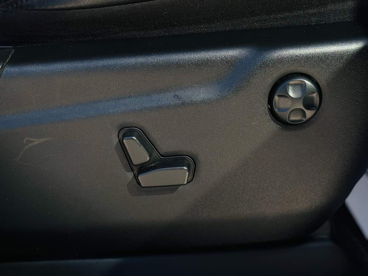 Photo 44 of this Dodge Durango