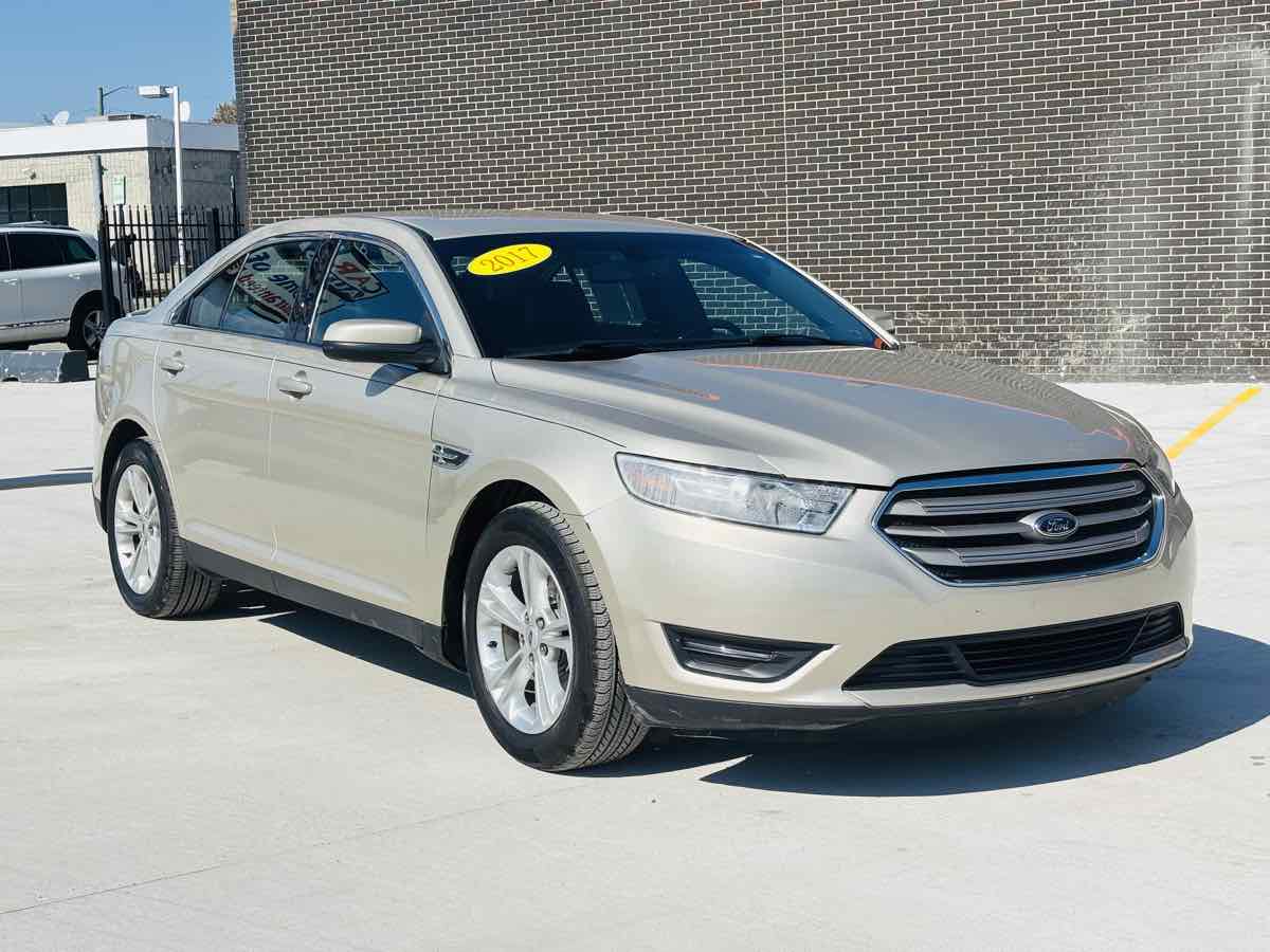Photo 5 of this Ford Taurus