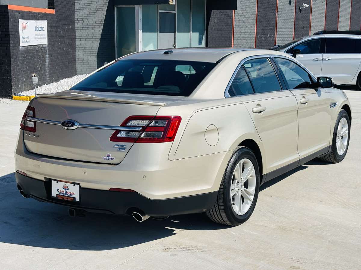 Photo 8 of this Ford Taurus