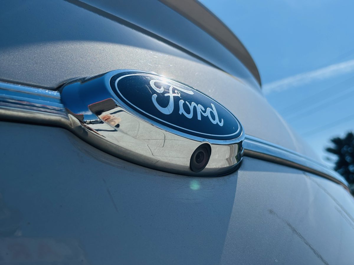 Photo 10 of this Ford Taurus
