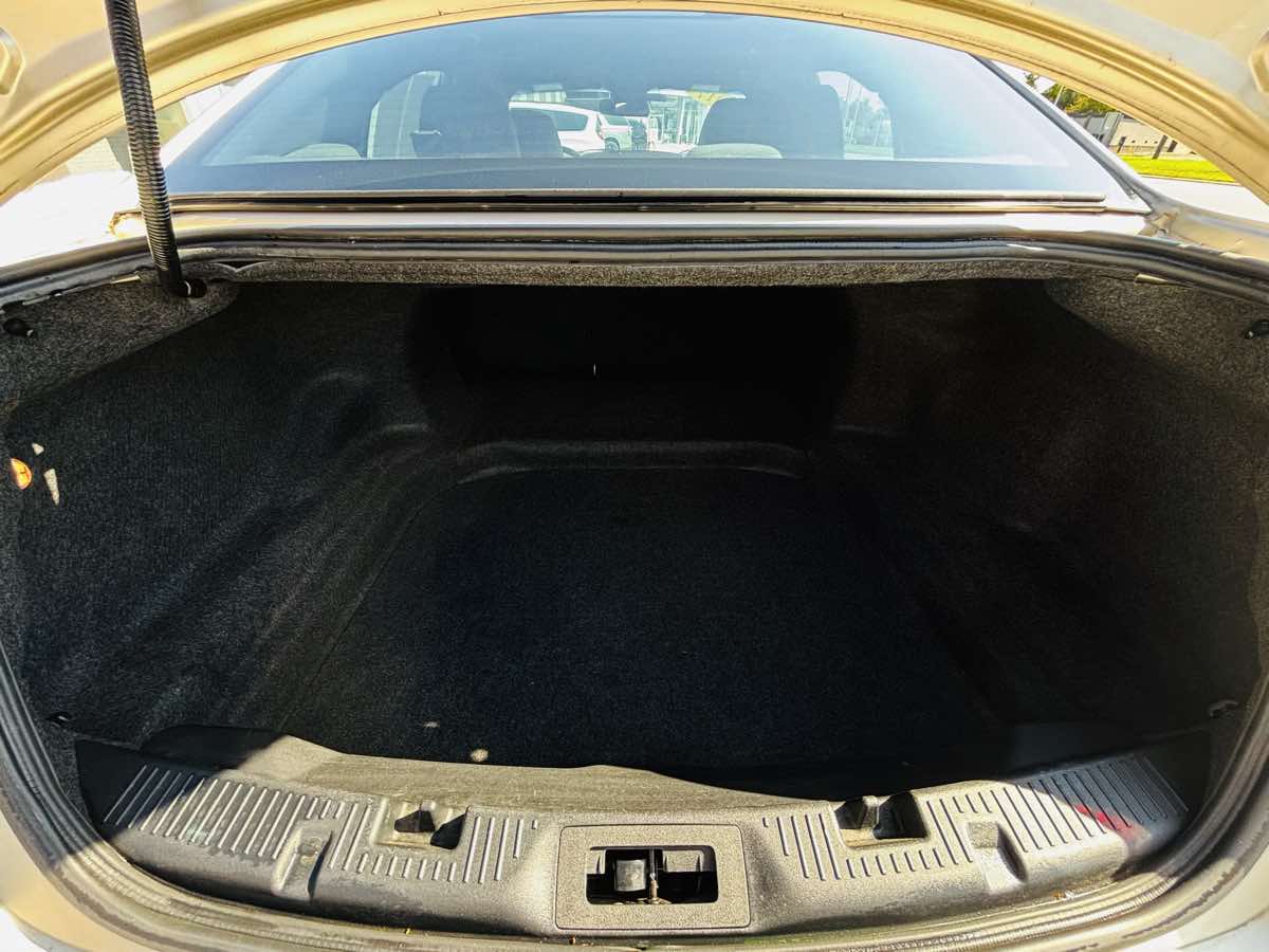 Photo 11 of this Ford Taurus