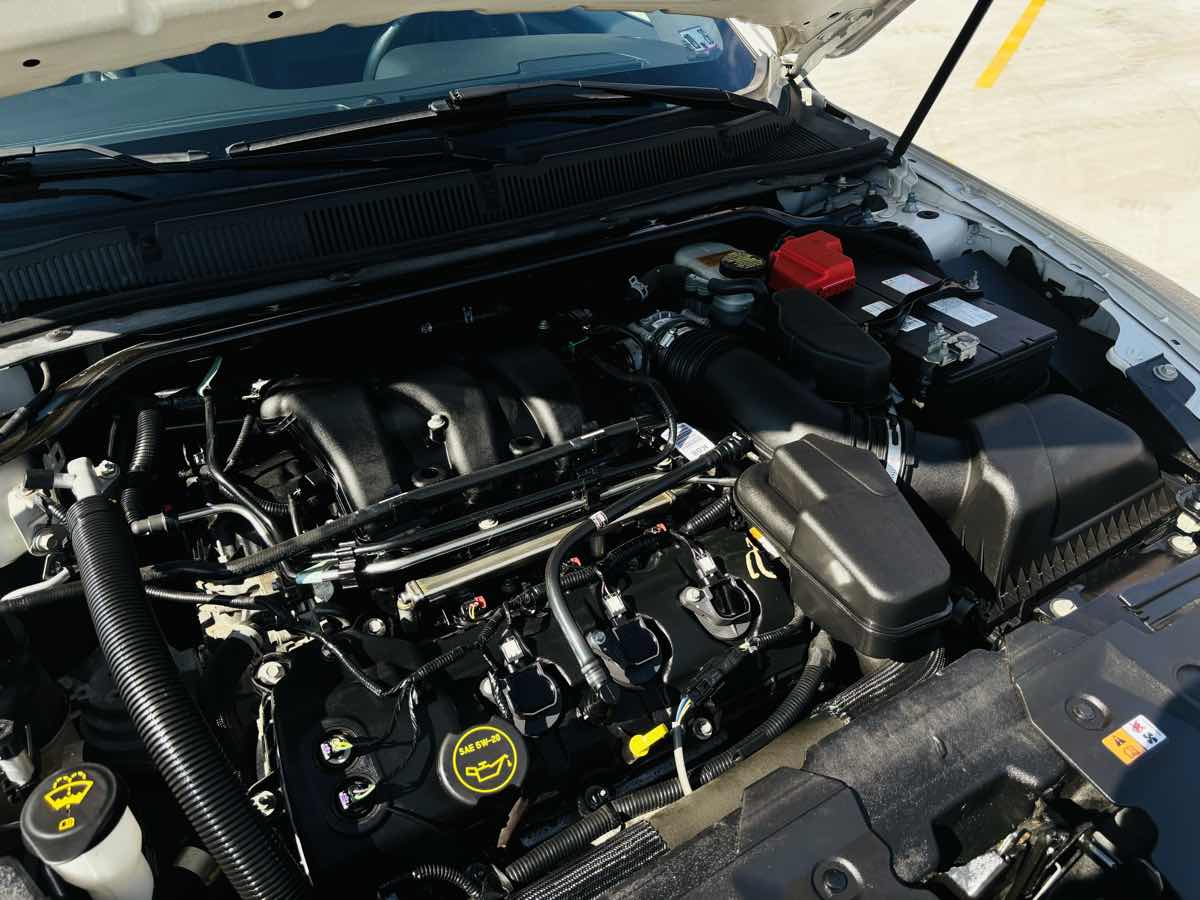 Photo 21 of this Ford Taurus