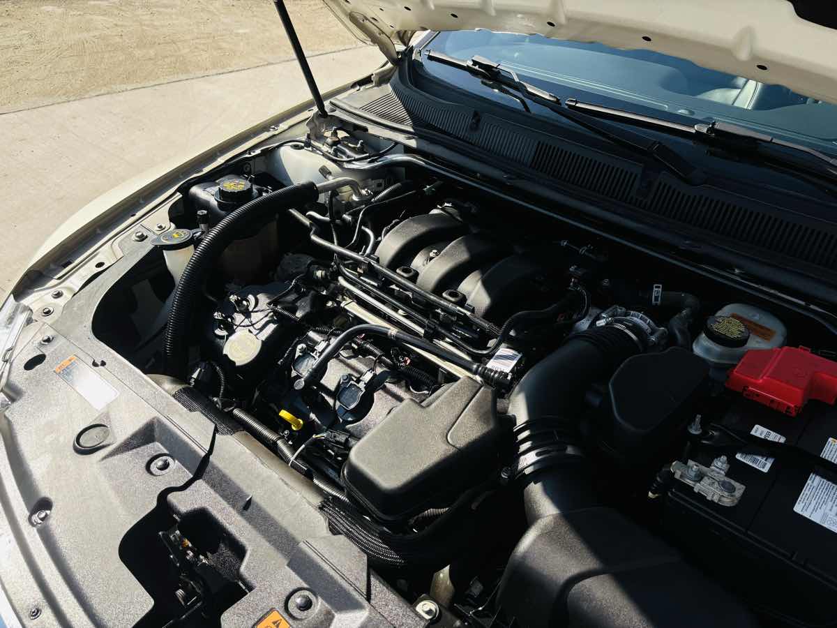 Photo 22 of this Ford Taurus