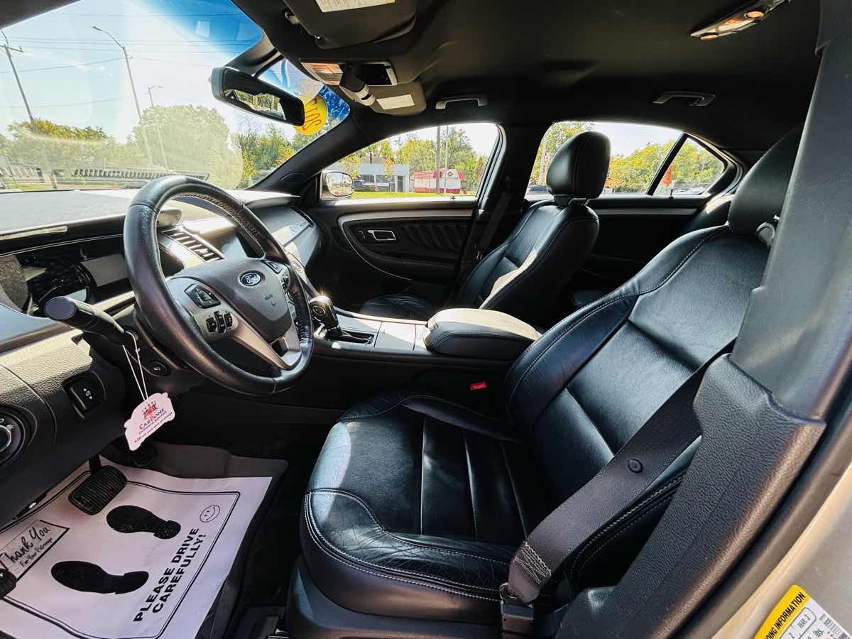 Photo 30 of this Ford Taurus
