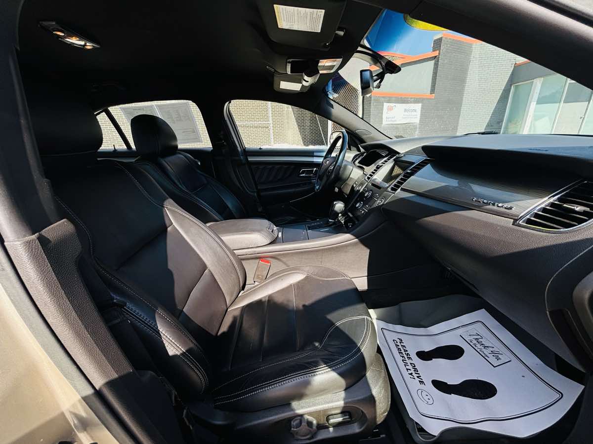 Photo 40 of this Ford Taurus