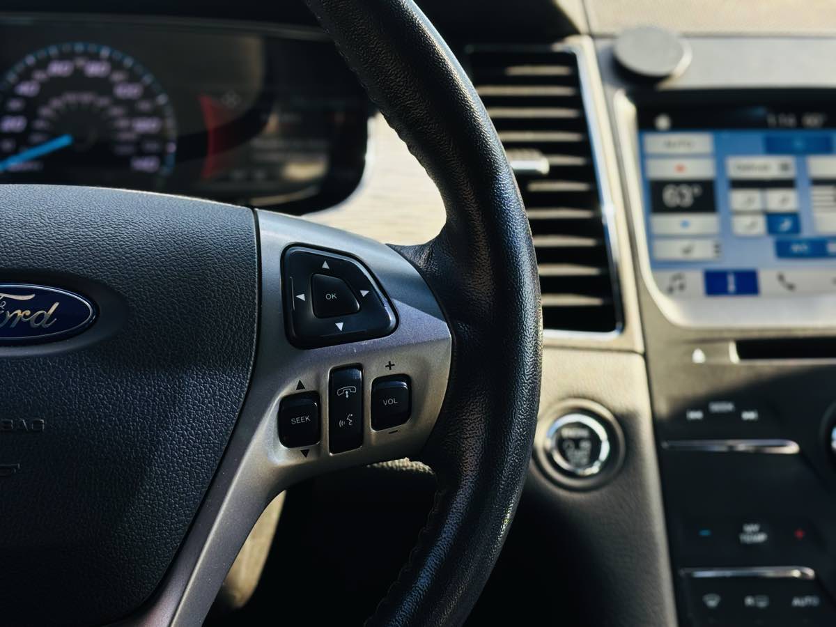 Photo 51 of this Ford Taurus