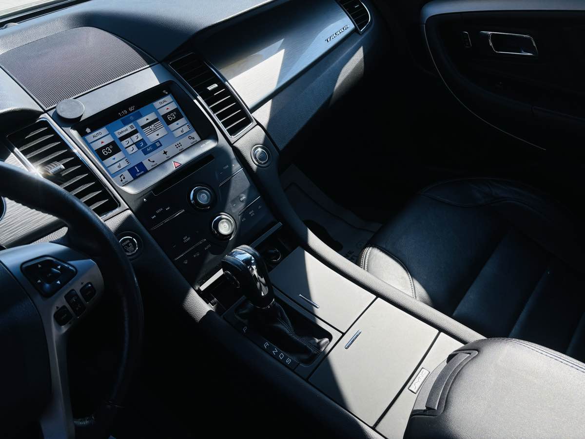Photo 56 of this Ford Taurus