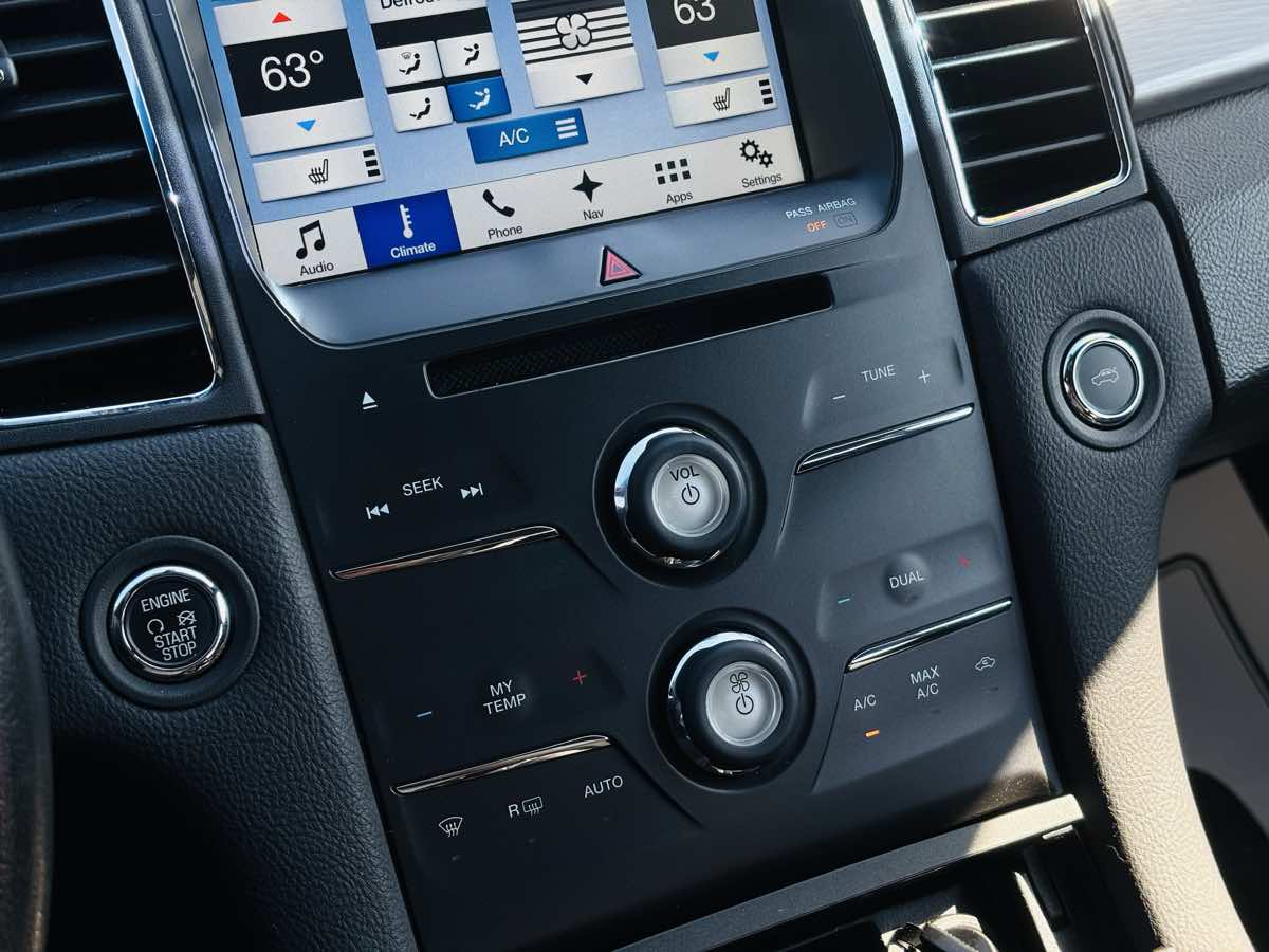 Photo 59 of this Ford Taurus