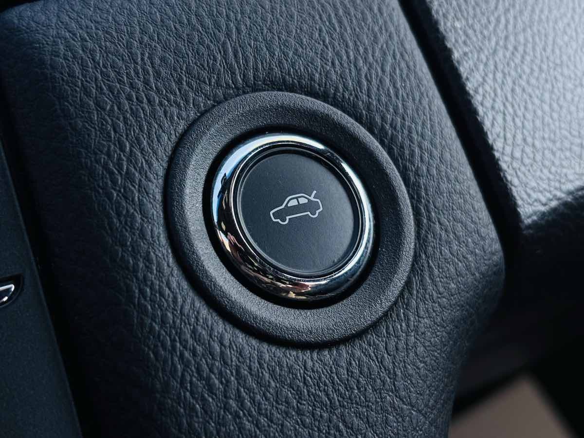 Photo 61 of this Ford Taurus