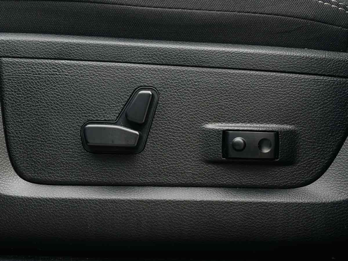 Photo 33 of this Ram 2500