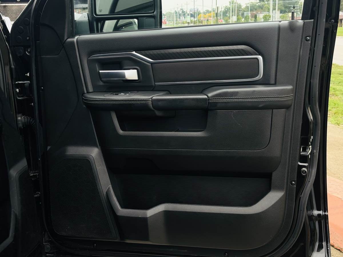 Photo 44 of this Ram 2500