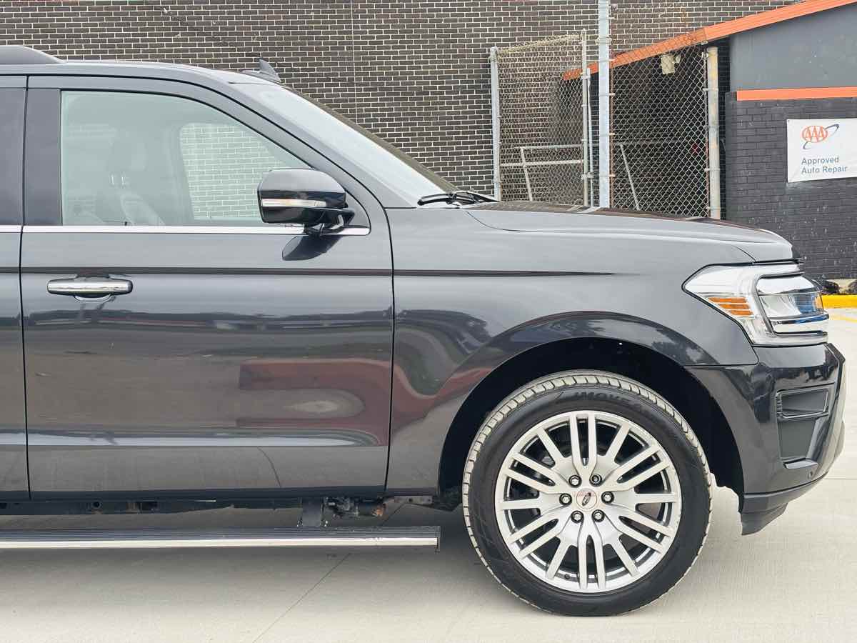 Photo 6 of this Ford Expedition Max