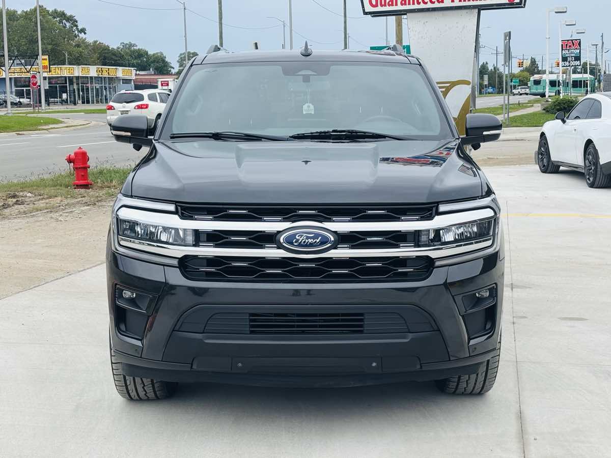 Photo 18 of this Ford Expedition Max