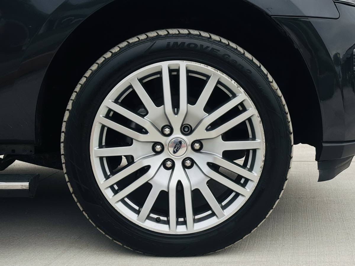 Photo 25 of this Ford Expedition Max