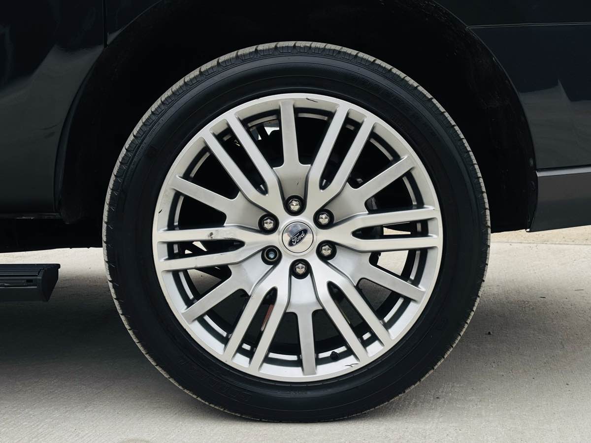Photo 27 of this Ford Expedition Max