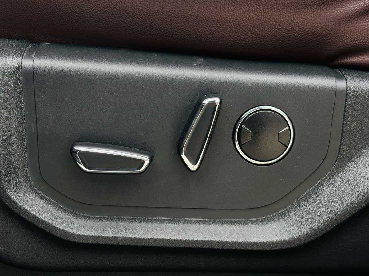 Photo 31 of this Ford Expedition Max