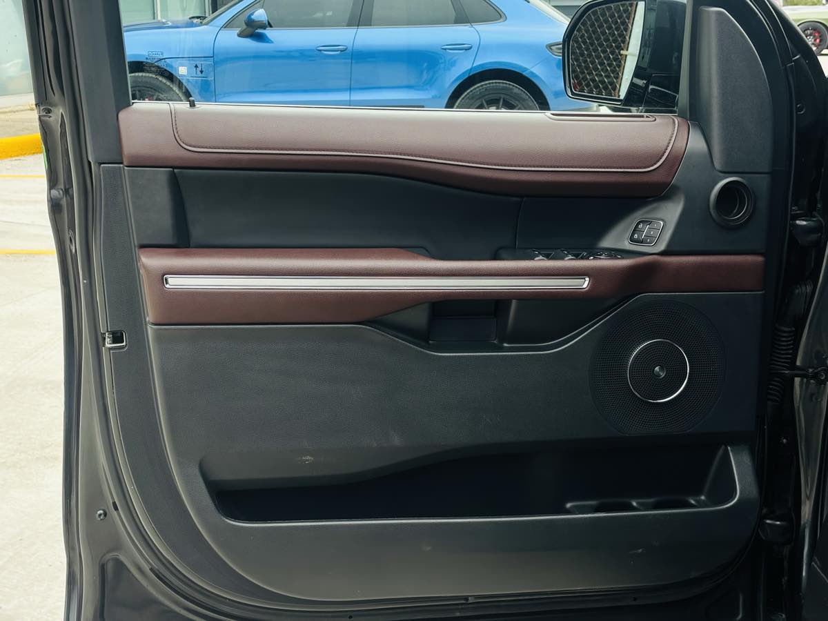 Photo 32 of this Ford Expedition Max