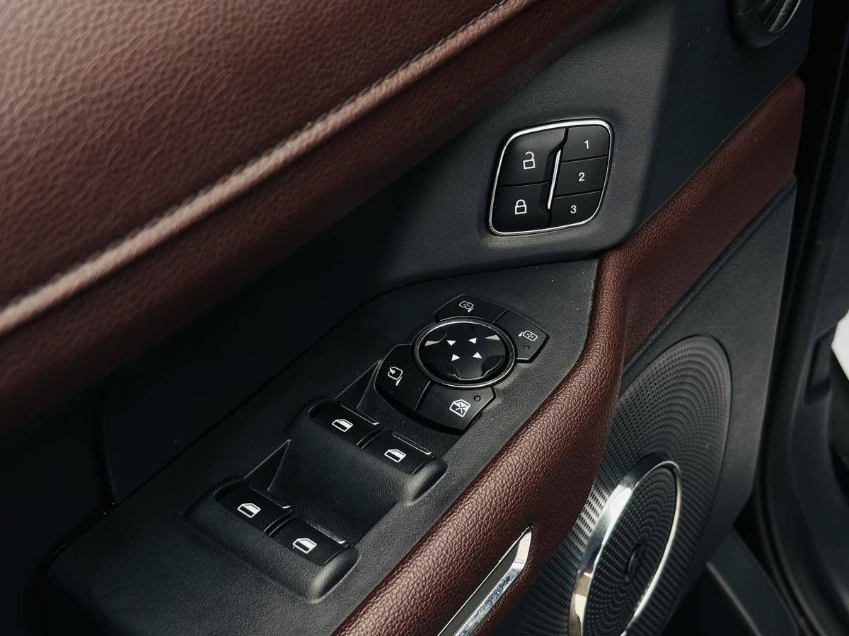 Photo 33 of this Ford Expedition Max