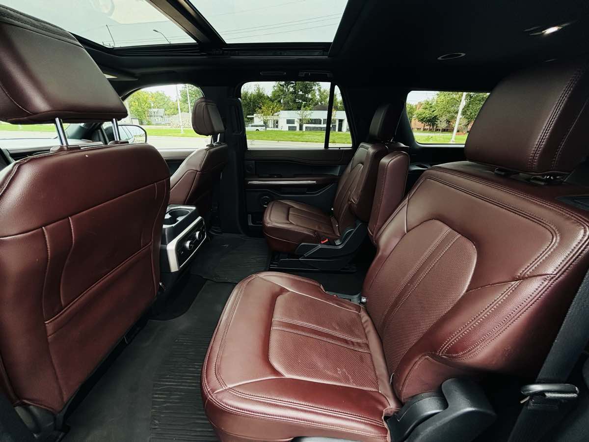 Photo 34 of this Ford Expedition Max