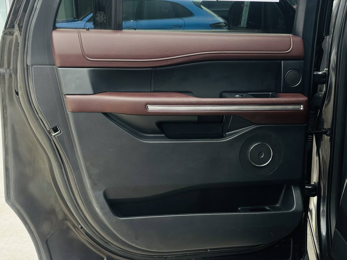 Photo 37 of this Ford Expedition Max