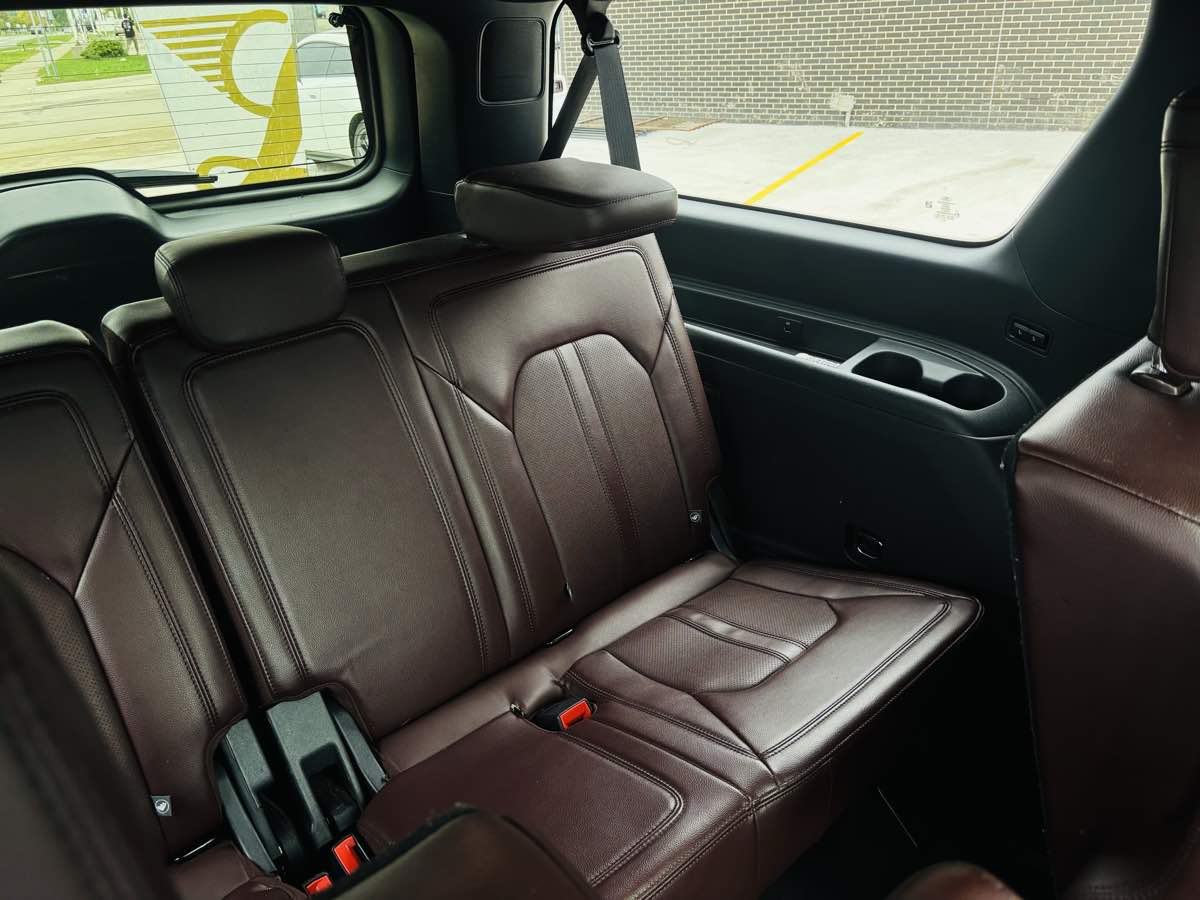 Photo 40 of this Ford Expedition Max