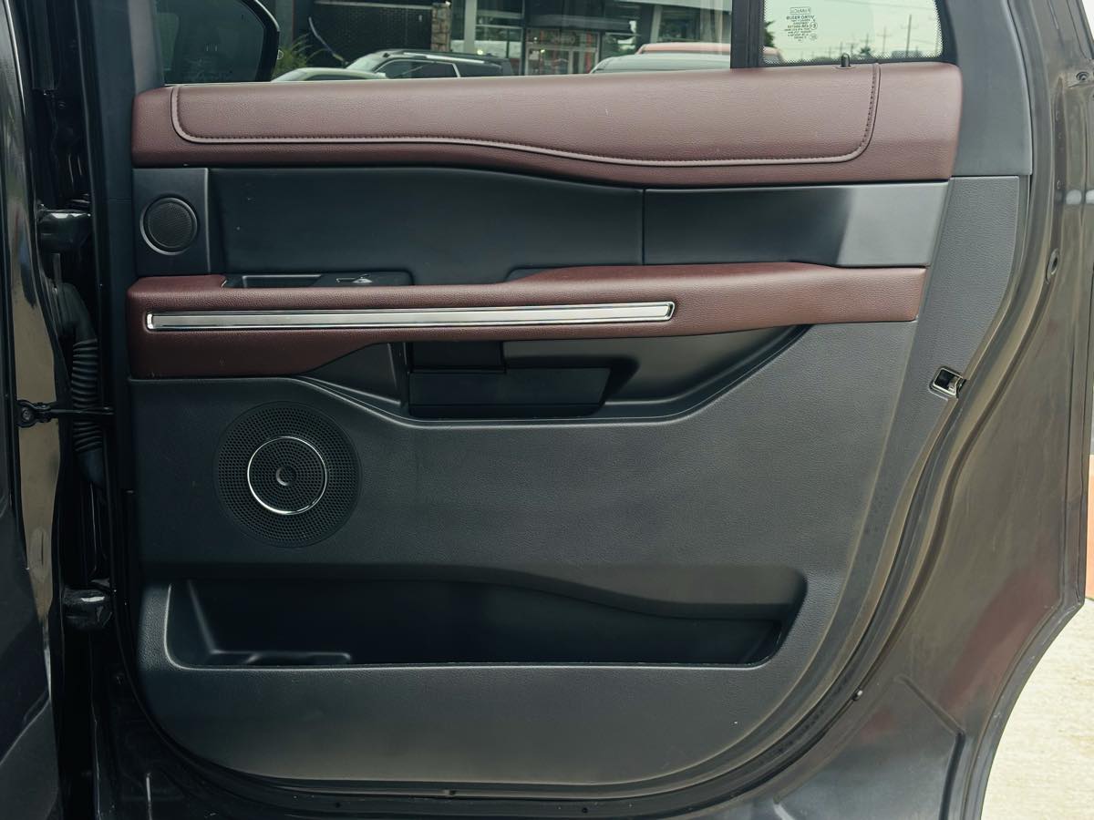 Photo 41 of this Ford Expedition Max