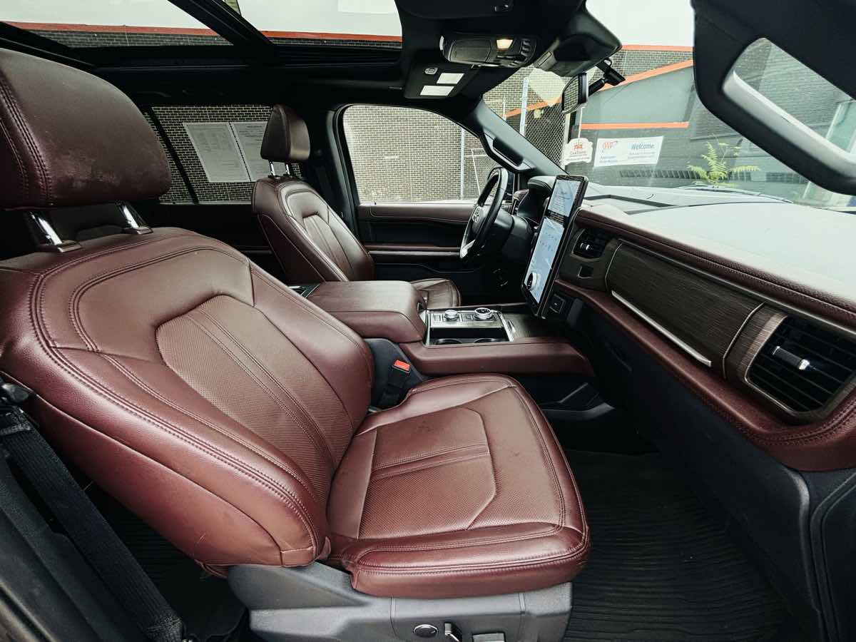 Photo 42 of this Ford Expedition Max