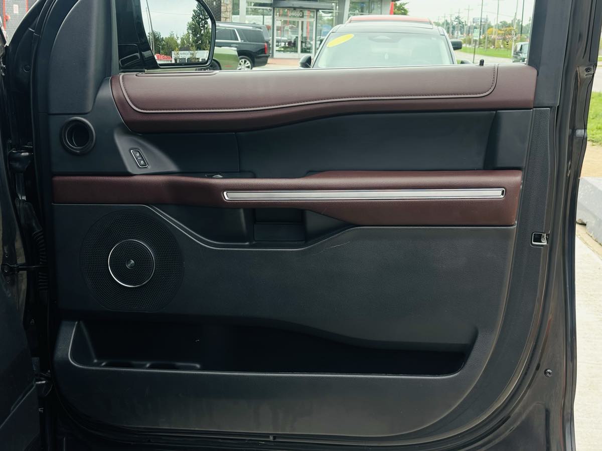 Photo 44 of this Ford Expedition Max