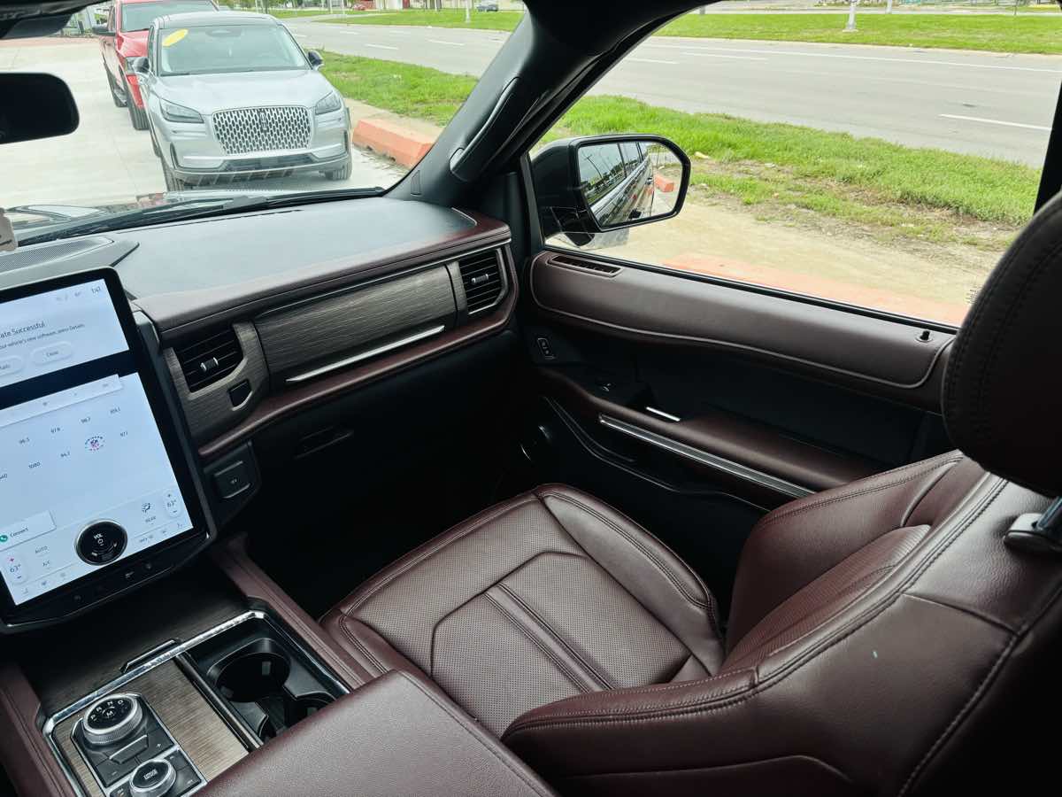 Photo 47 of this Ford Expedition Max