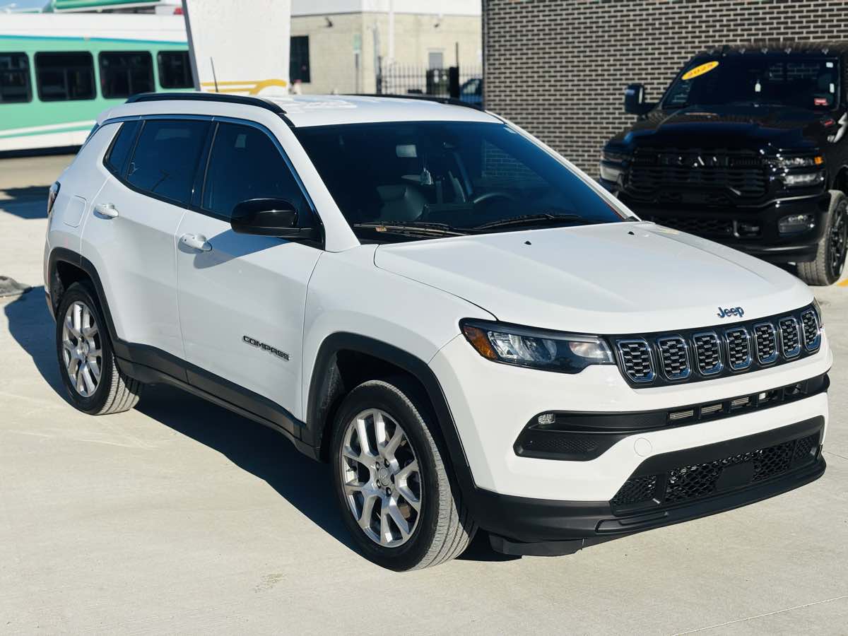 Photo 2 of this Jeep Compass