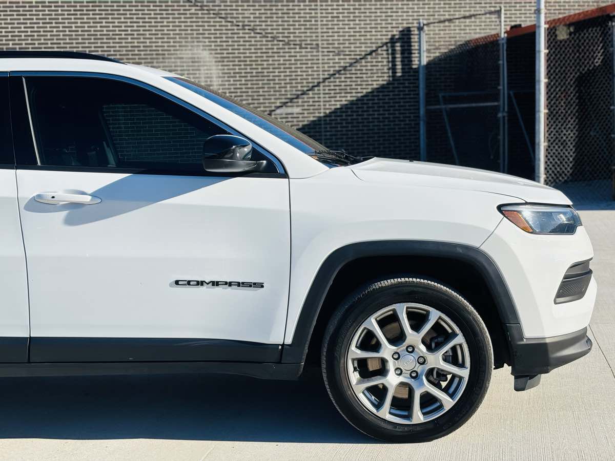 Photo 7 of this Jeep Compass
