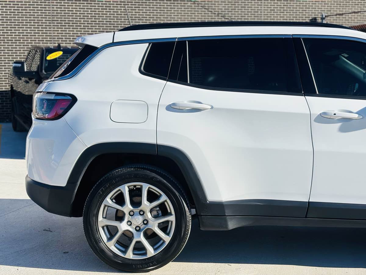 Photo 9 of this Jeep Compass