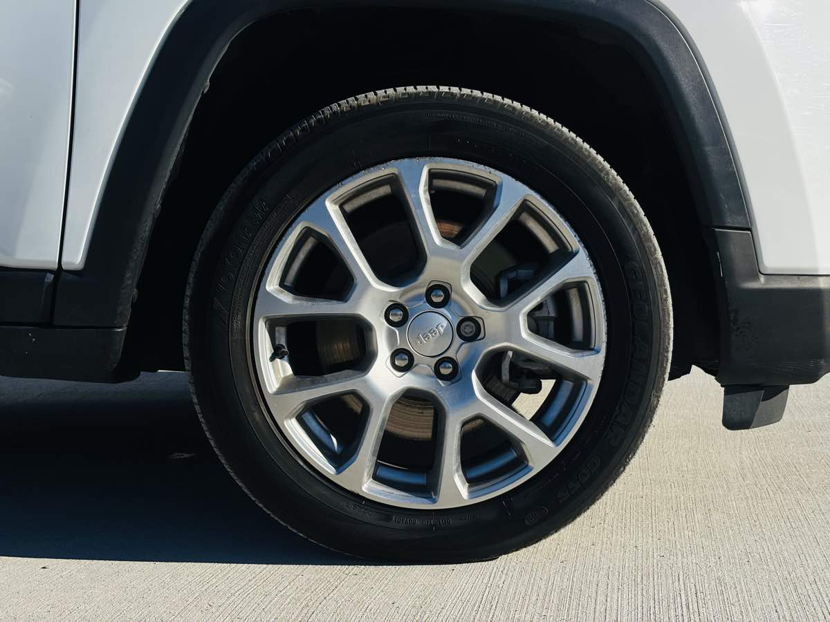 Photo 28 of this Jeep Compass