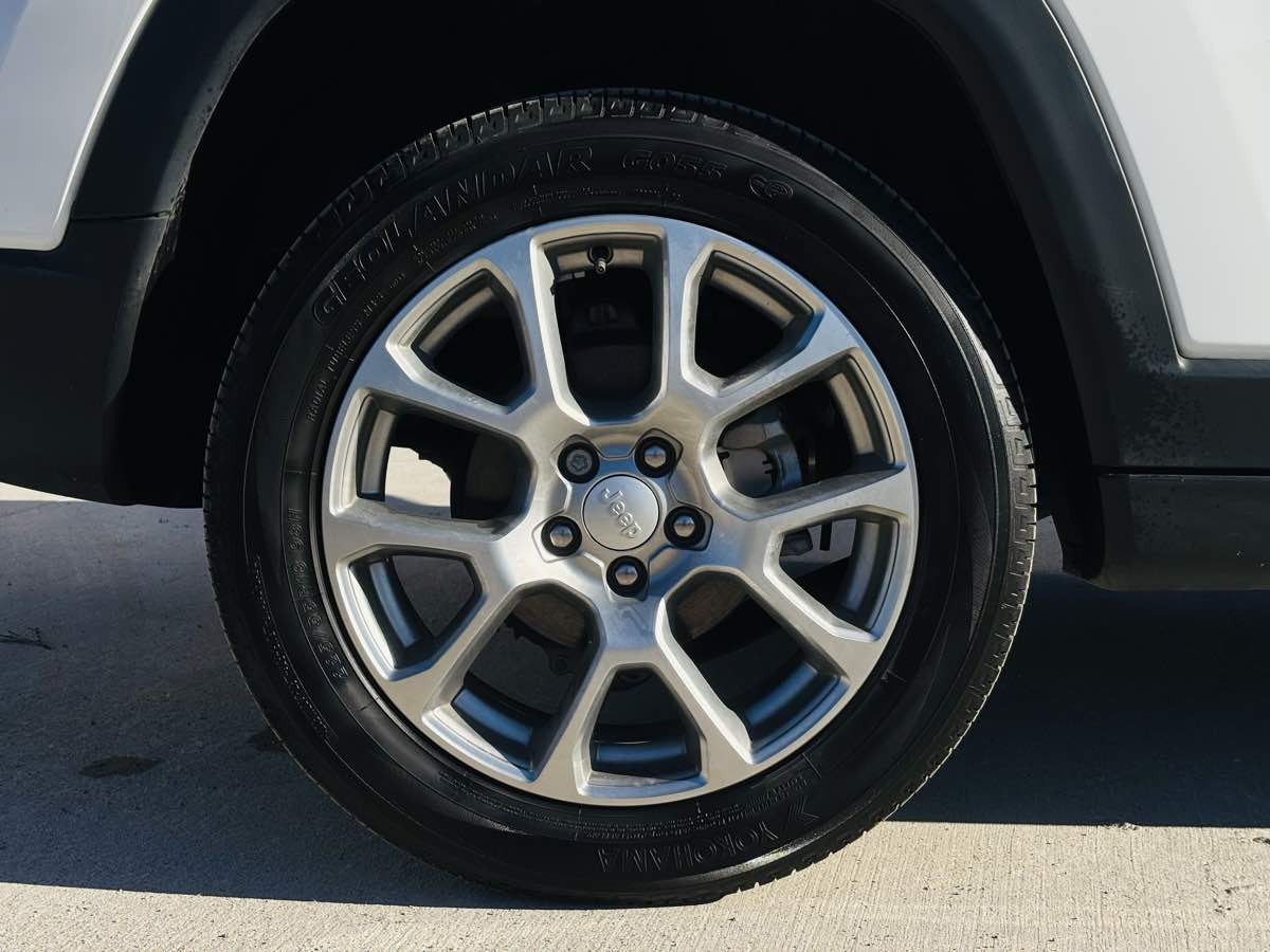 Photo 29 of this Jeep Compass
