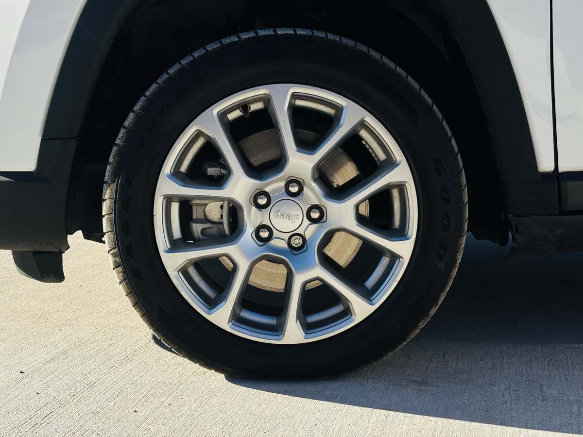 Photo 31 of this Jeep Compass
