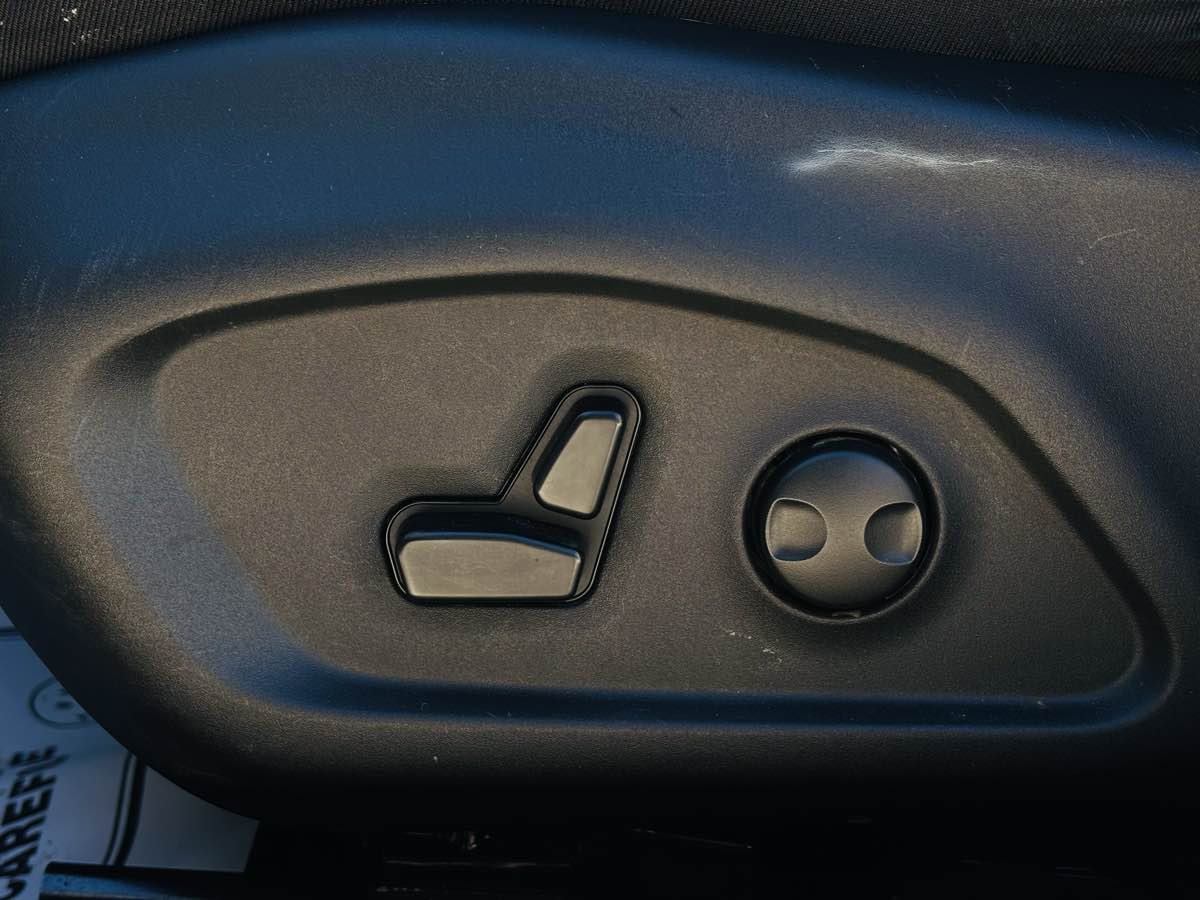 Photo 34 of this Jeep Compass