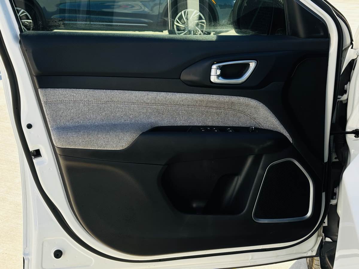 Photo 35 of this Jeep Compass