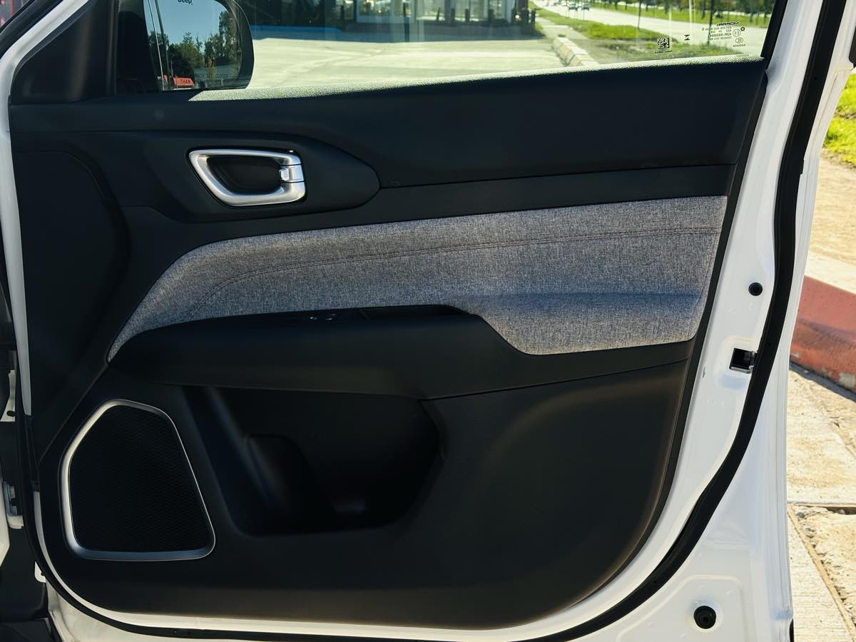 Photo 43 of this Jeep Compass