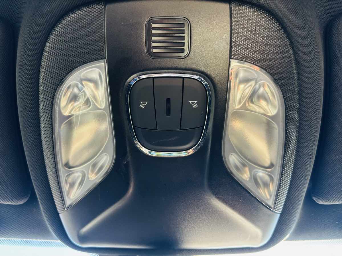 Photo 48 of this Jeep Compass