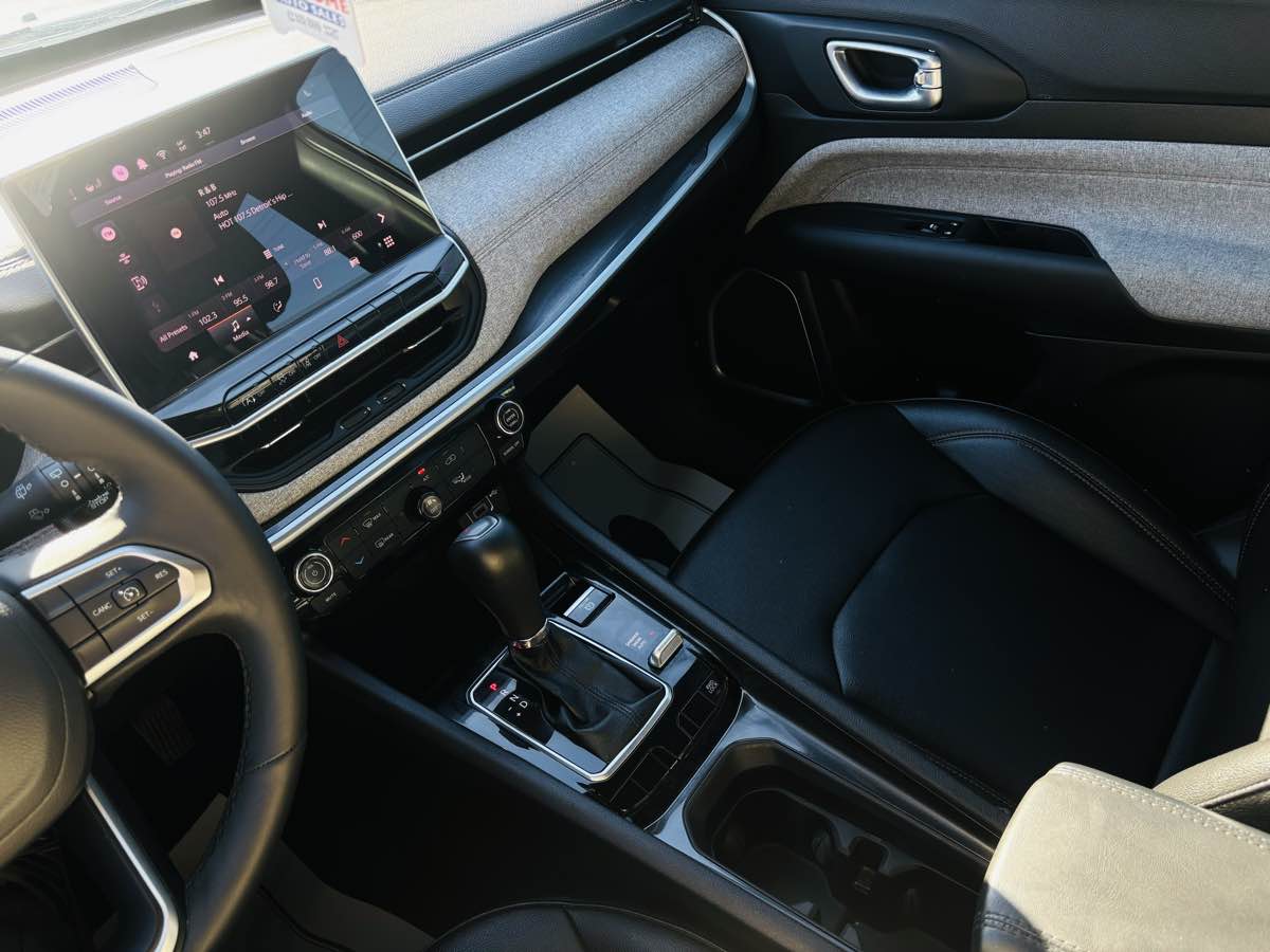 Photo 59 of this Jeep Compass
