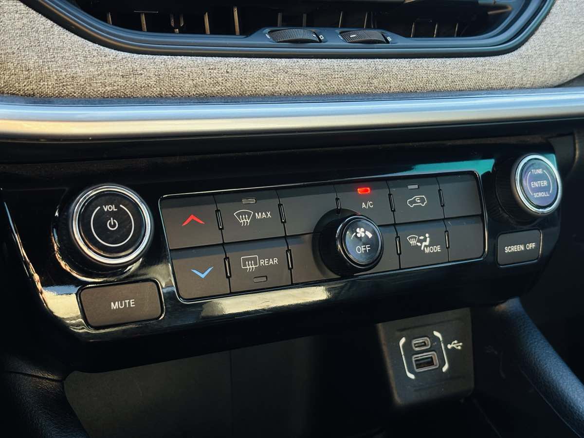 Photo 62 of this Jeep Compass