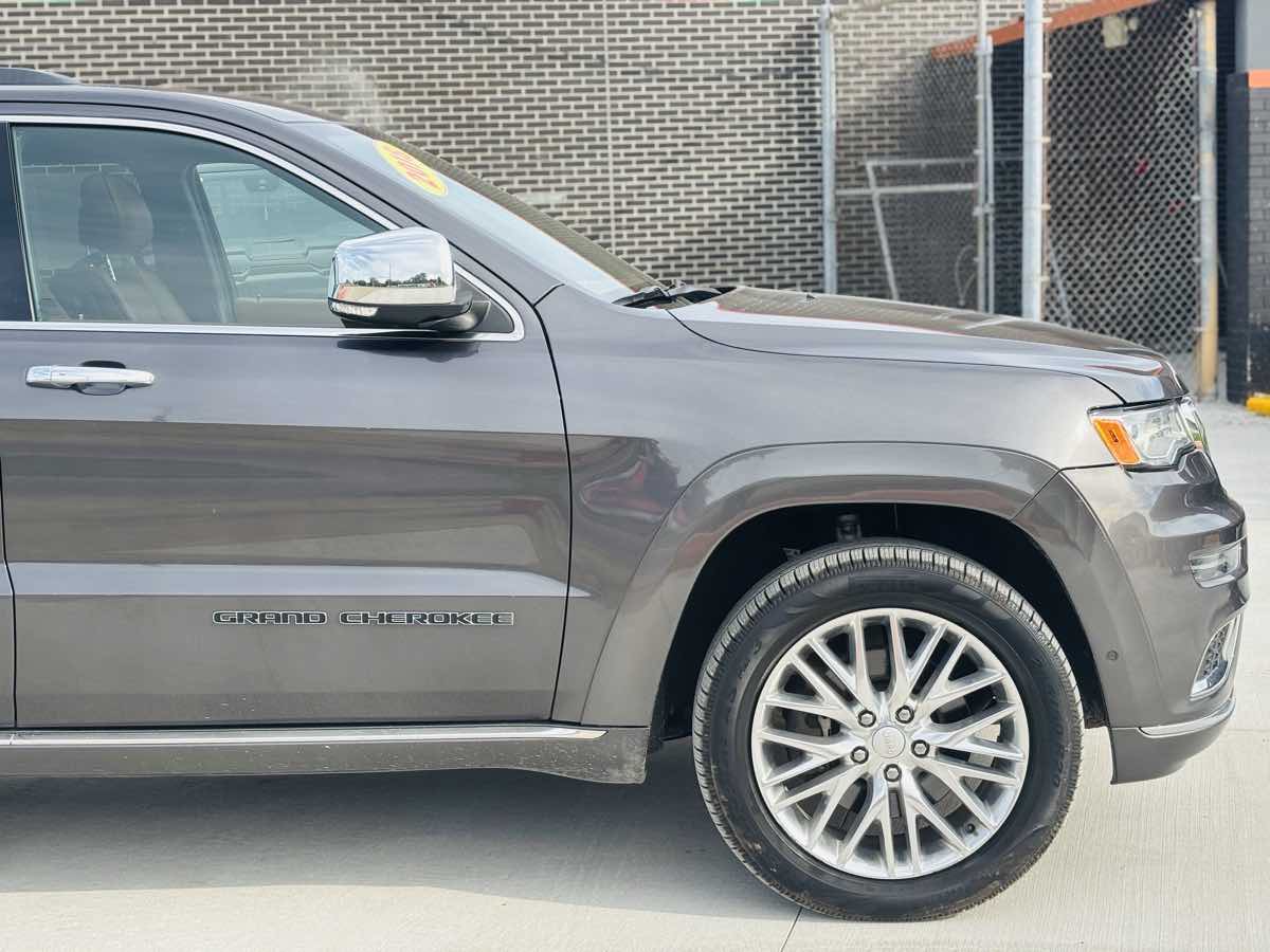 Photo 6 of this Jeep Grand Cherokee