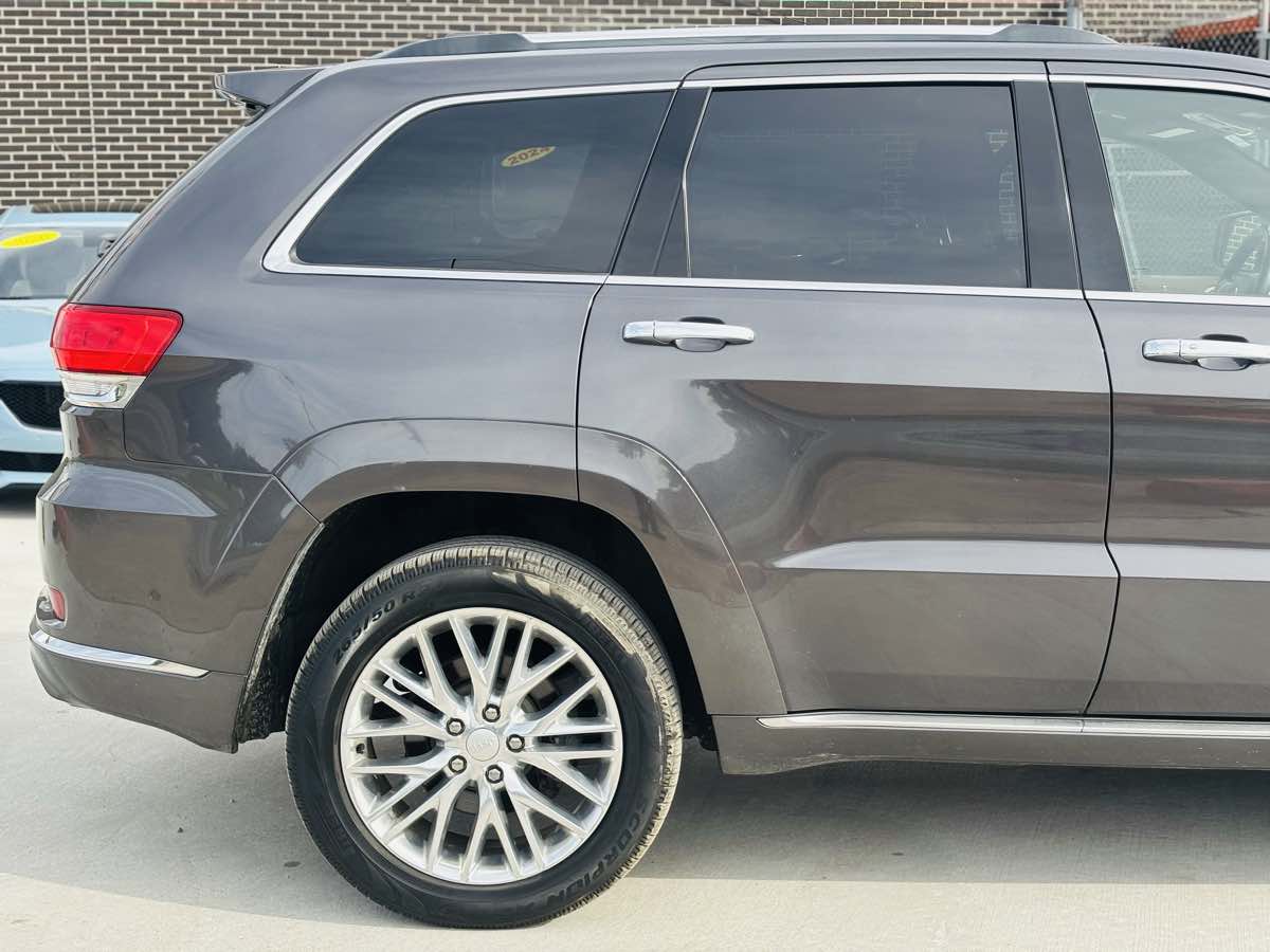 Photo 7 of this Jeep Grand Cherokee