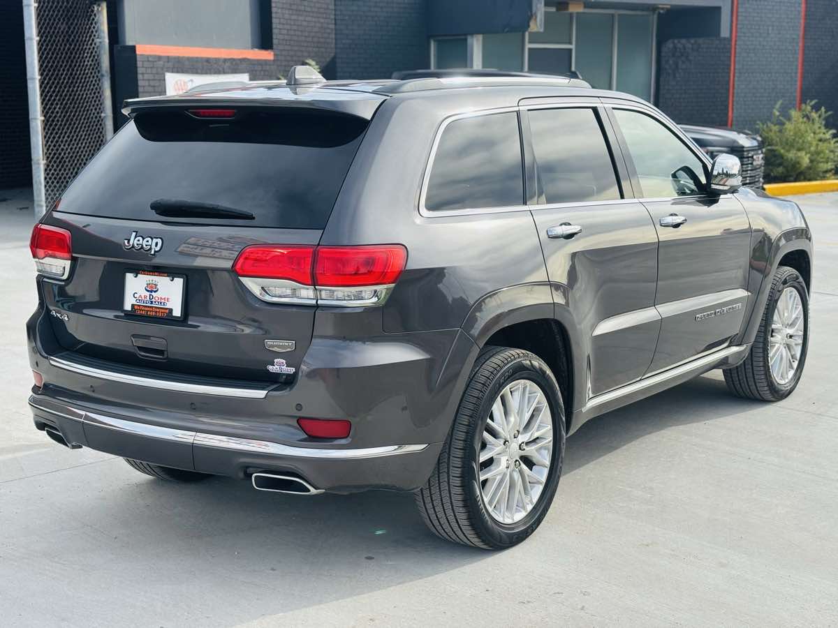 Photo 8 of this Jeep Grand Cherokee