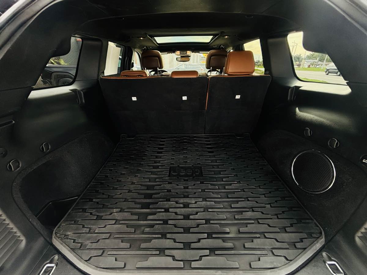 Photo 11 of this Jeep Grand Cherokee