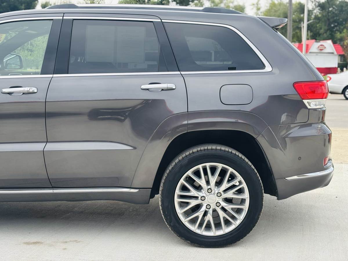 Photo 16 of this Jeep Grand Cherokee