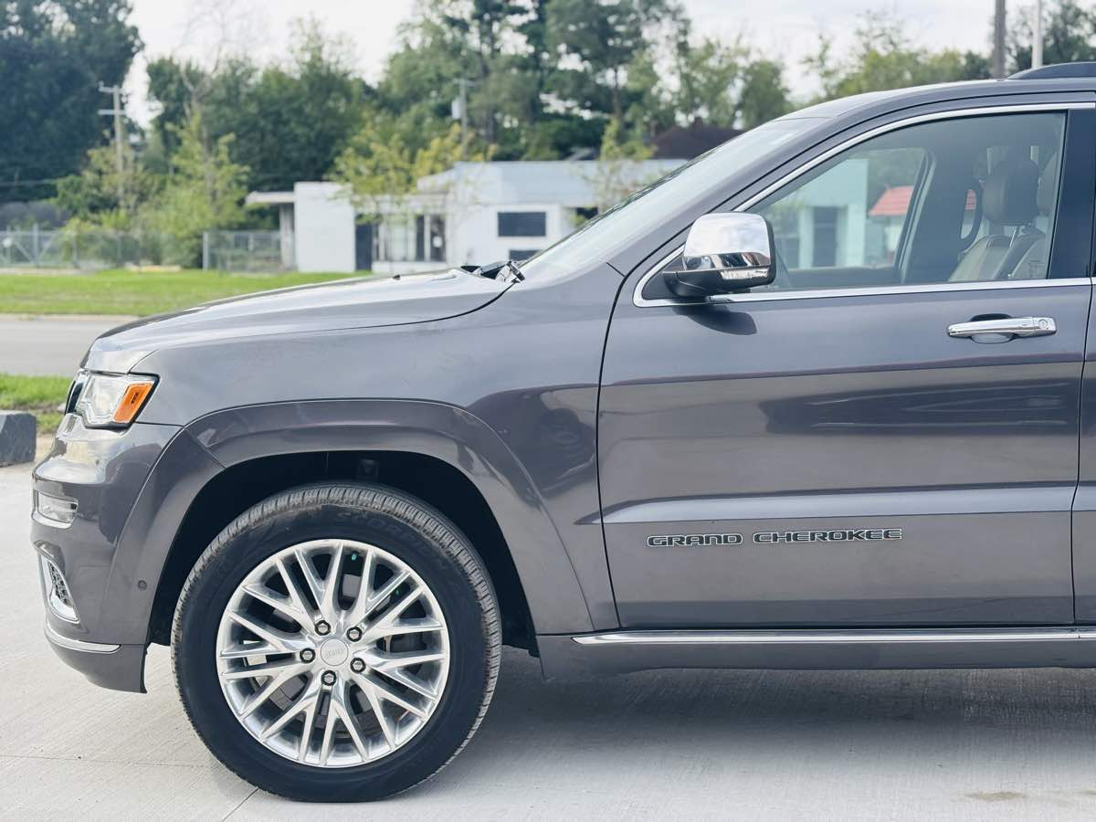 Photo 17 of this Jeep Grand Cherokee
