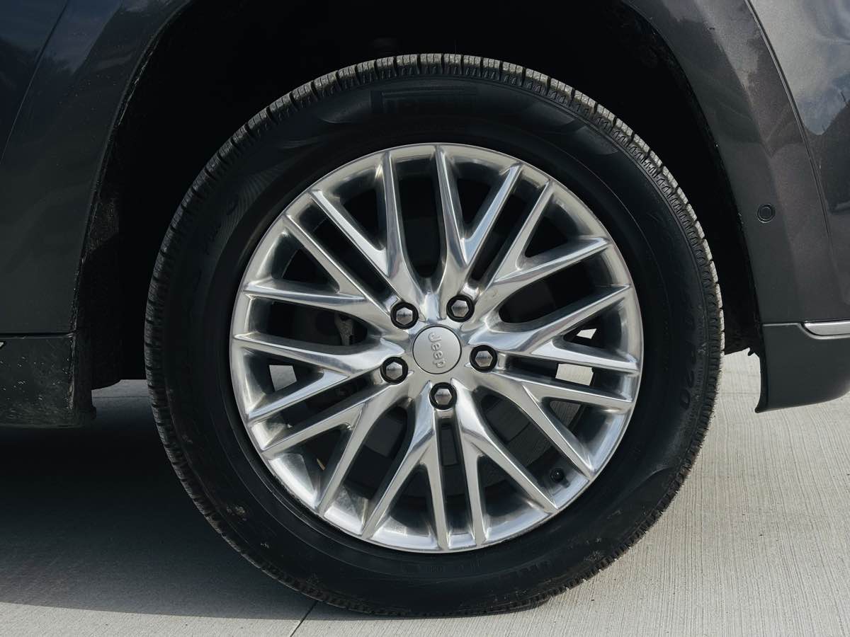 Photo 26 of this Jeep Grand Cherokee